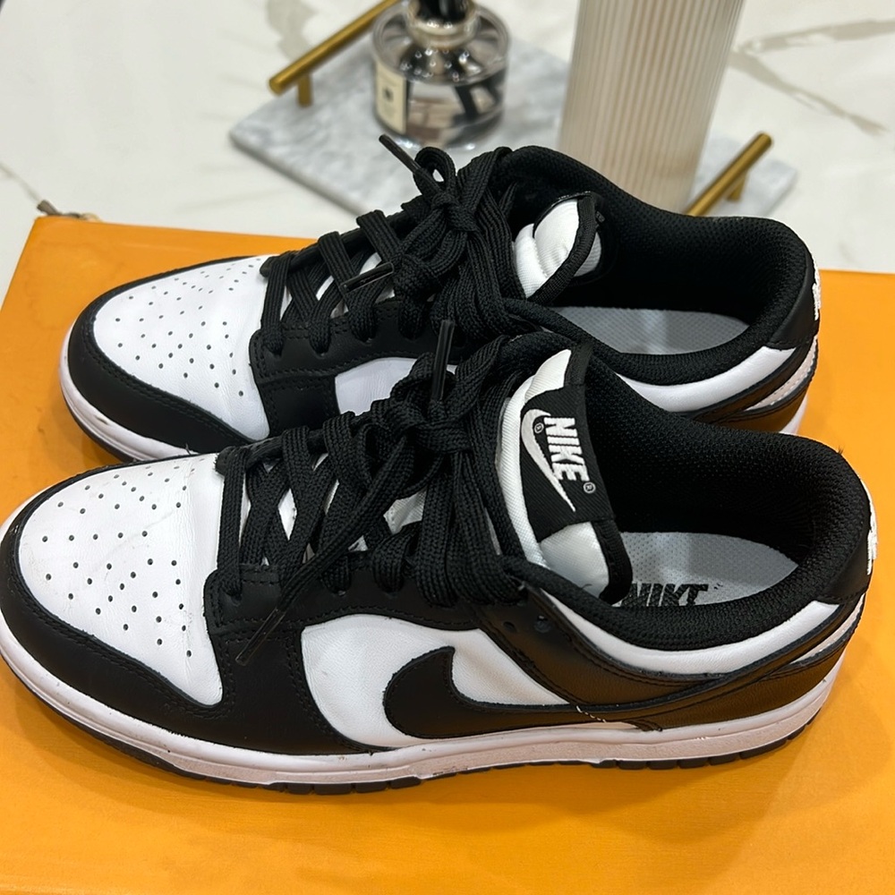 Nike Panda dunks 4.5 big kids size (36.5 UK). Barely worn.